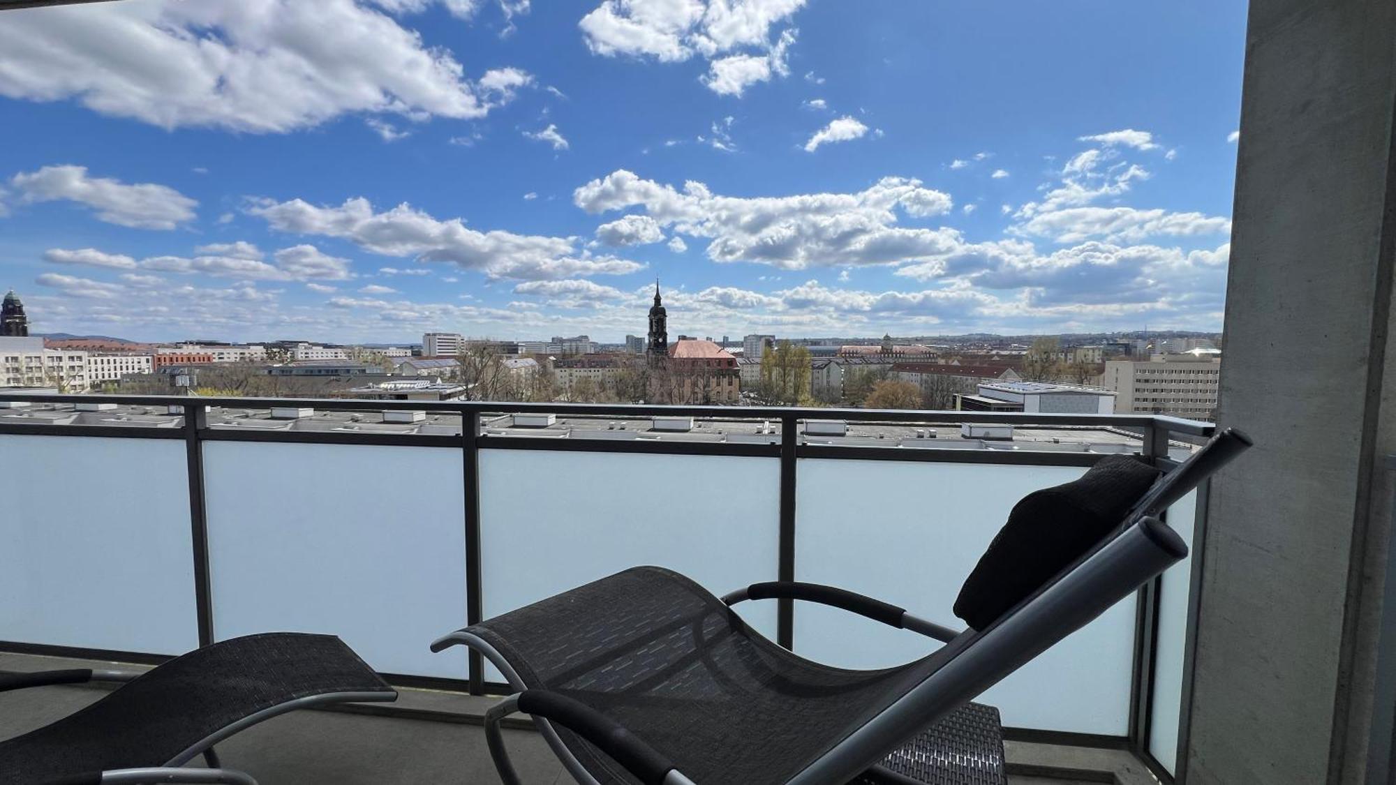 Apartment Mit Penthouse Charakter In Dresden Bagian luar foto